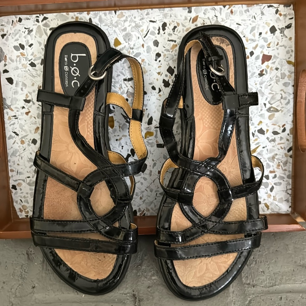 b.o.c. Born Concepts black patent strappy sandals 8M